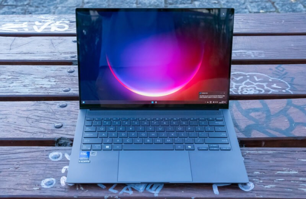 Обзор Asus Zenbook S 14: премиального компактного ноутбука на процессоре Lunar Lake